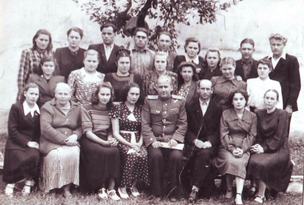 3 фото Архивисты Дьяченко и Азаров. 1954 год.jpg