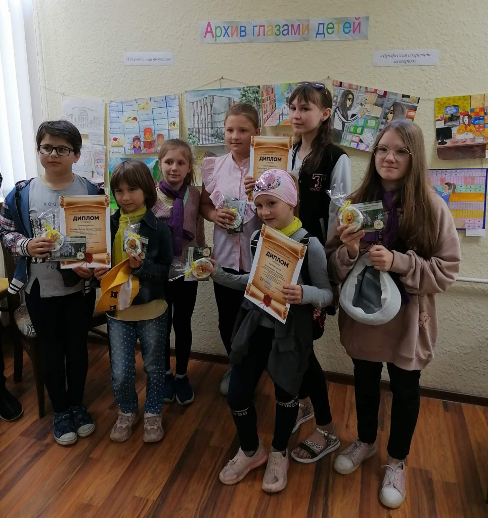 участники выставки с наградами.jpg участники выставки с наградами.jpg
