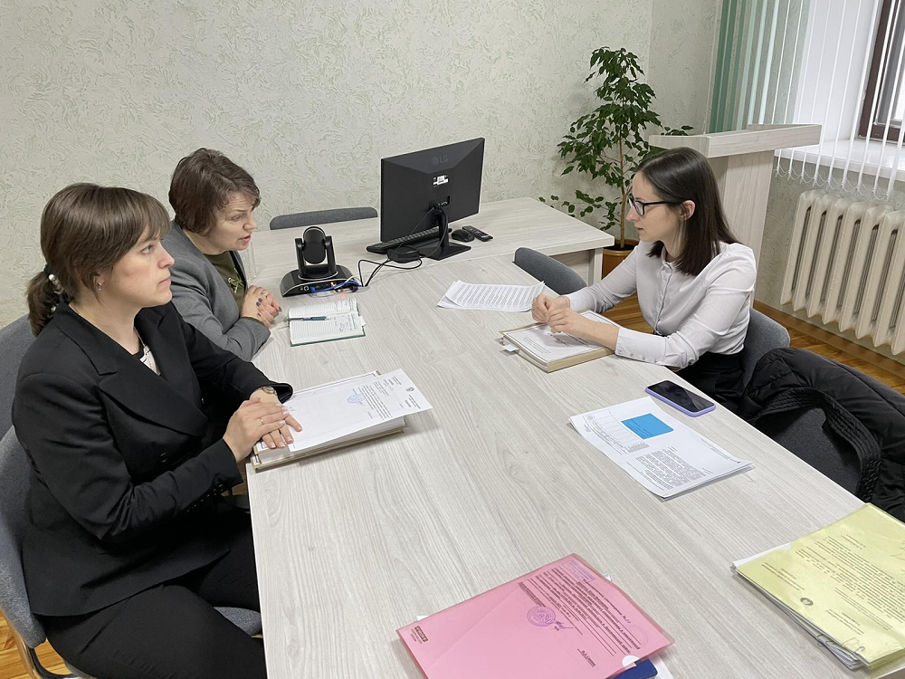 круглый стол.png