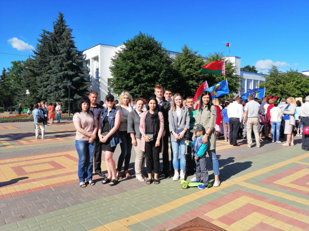 День нез Кобрин.jpg